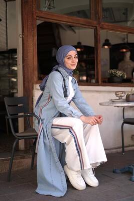 Esra Keküllüoğlu - Kırmızı Mavi Şeritli Beyaz Pantolon-Beyaz